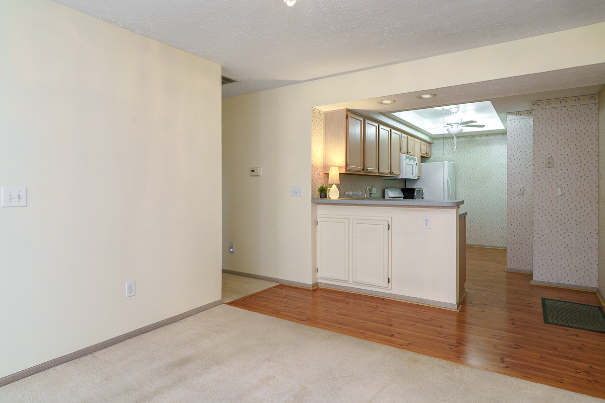 3832 Falls Circle Dr-14