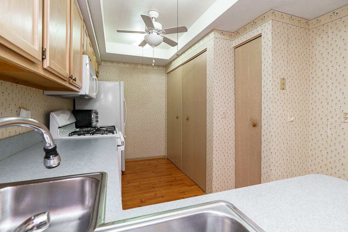 3832 Falls Circle Dr-19