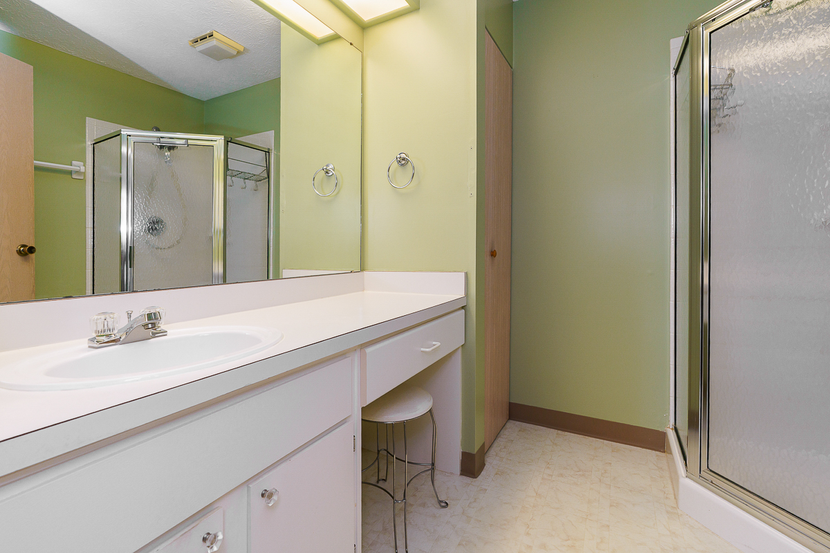 3832 Falls Circle Dr-23