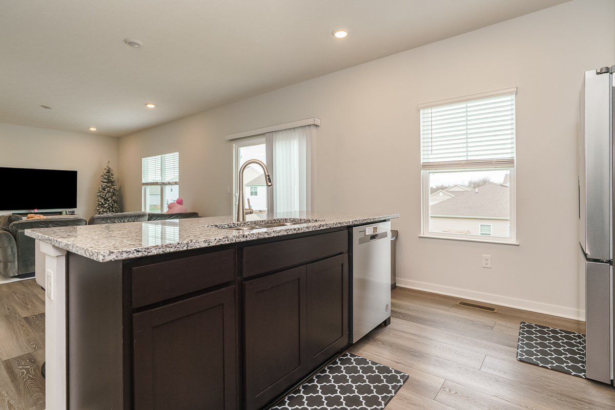 465 Faulkner Dr-17