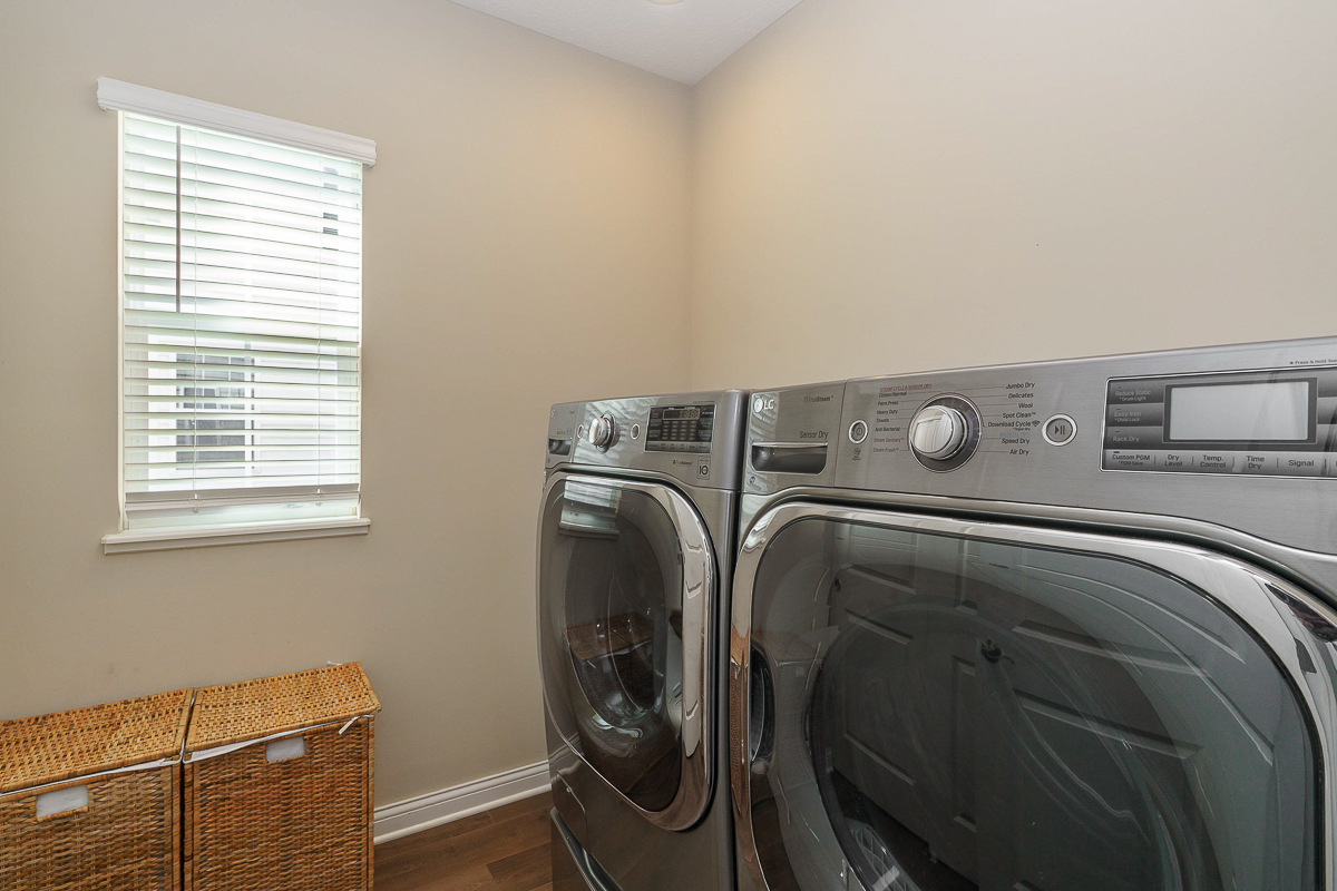 4880 Pinnacle Woods Dr-32