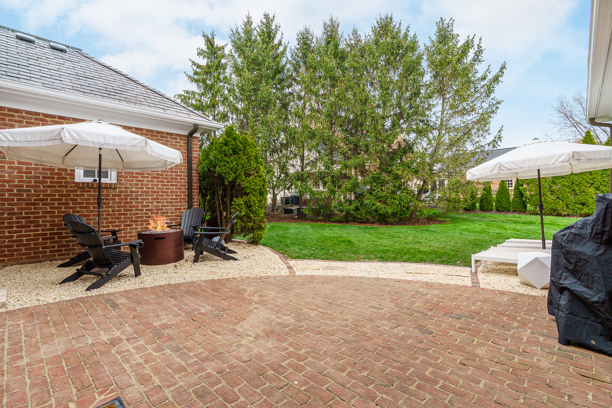 4945 Yantis Dr-16