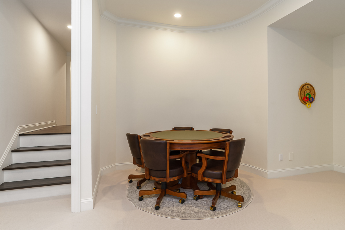 4945 Yantis Dr-25