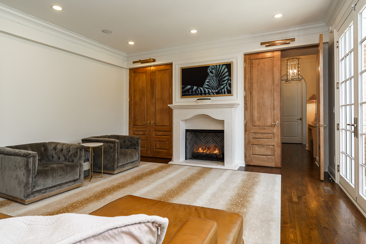 4945 Yantis Dr-36