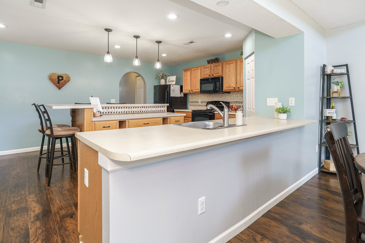 543 Corbel Dr-16
