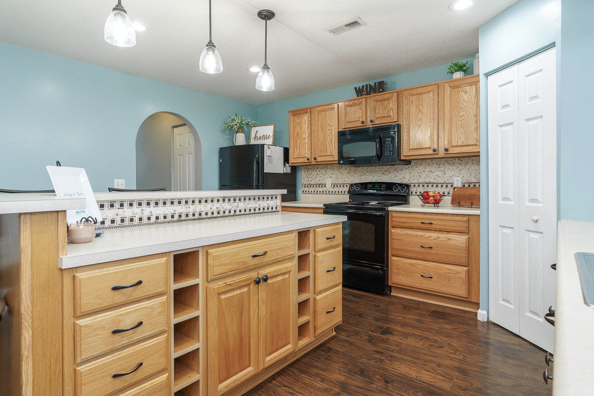 543 Corbel Dr-19