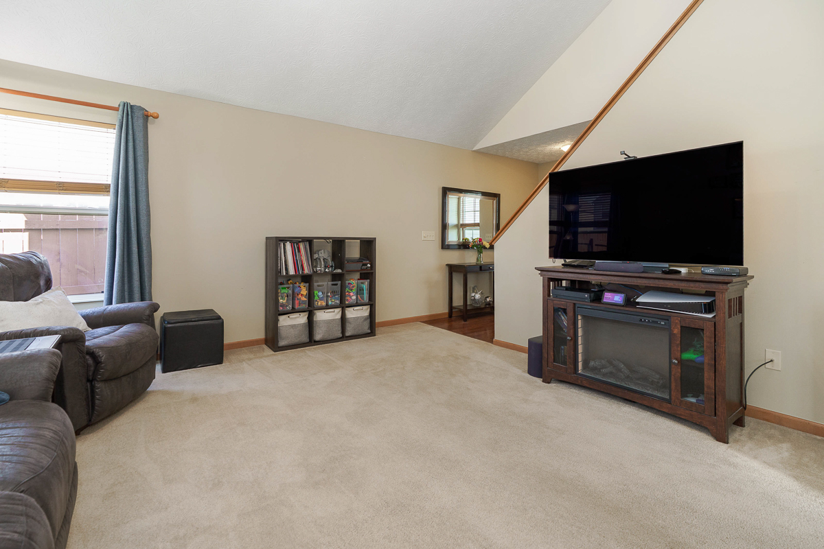 6043 Chidley St-11