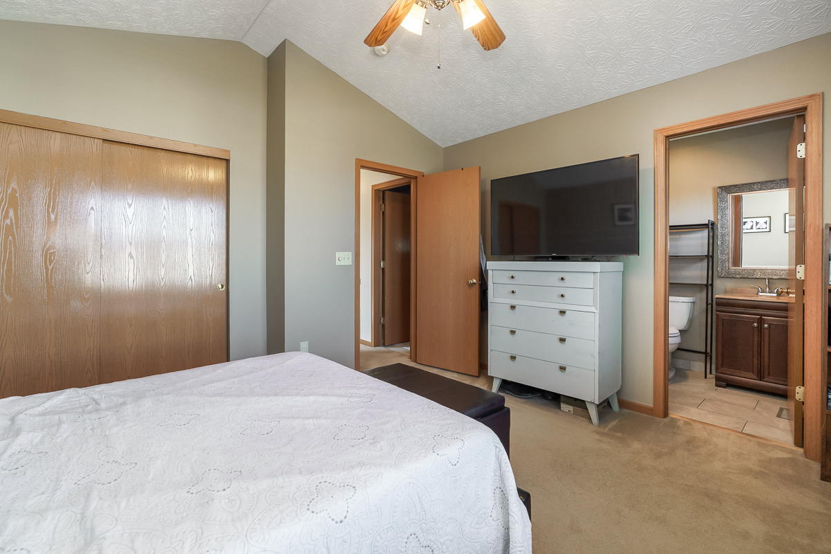6043 Chidley St-23