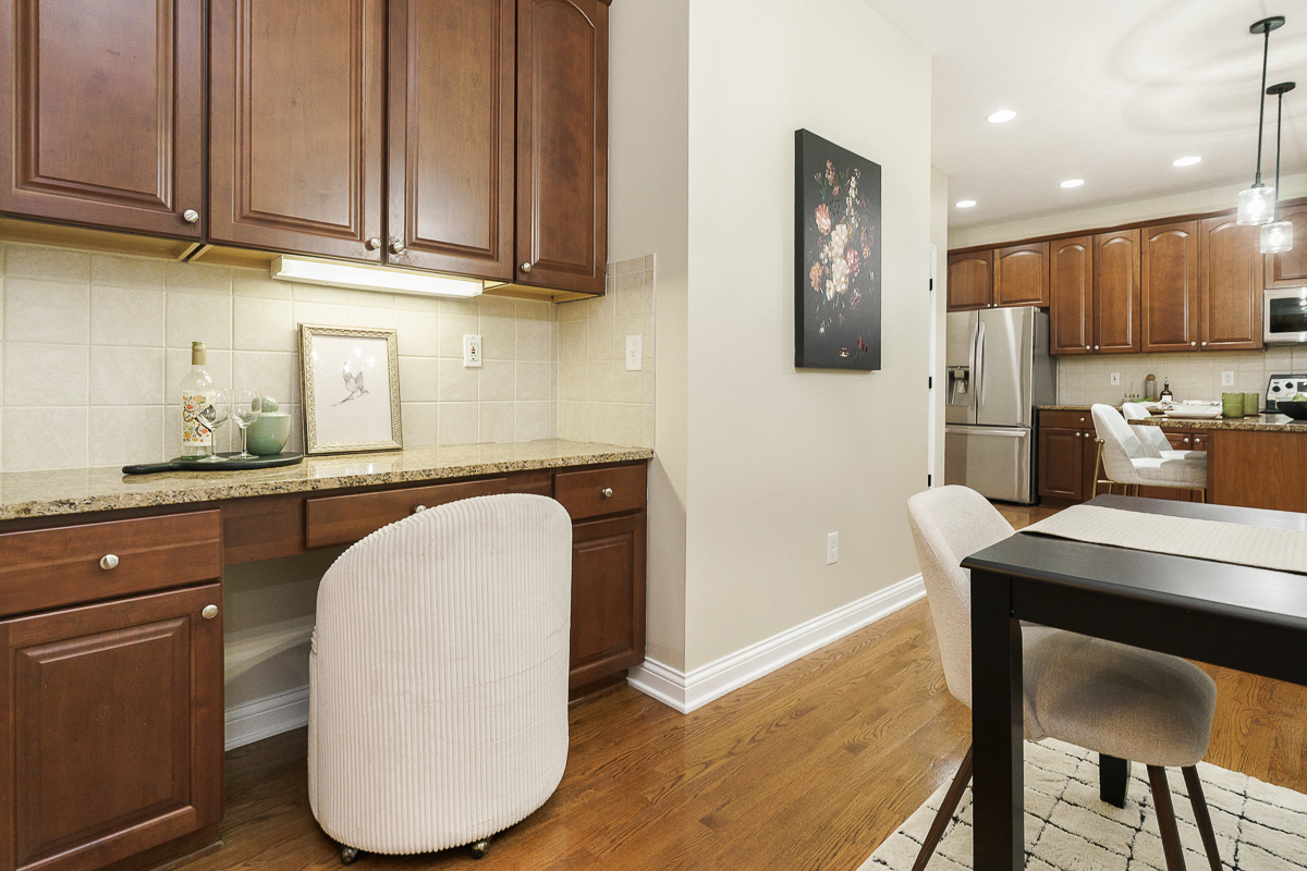 6061 Highland Hills Dr-27