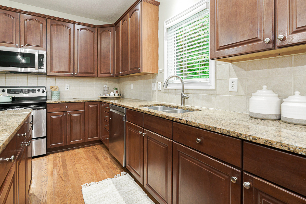 6061 Highland Hills Dr-31