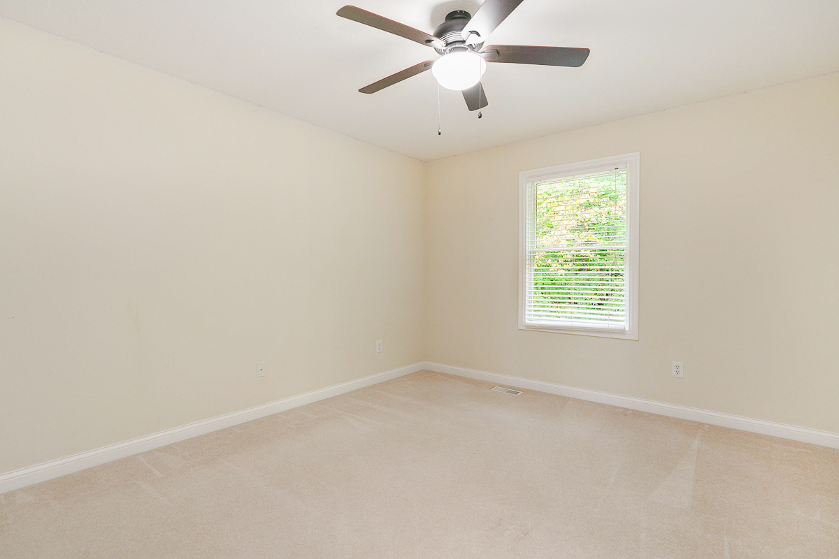 6061 Highland Hills Dr-47