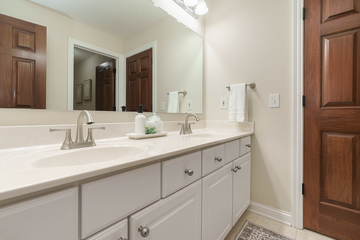 6061 Highland Hills Dr-49