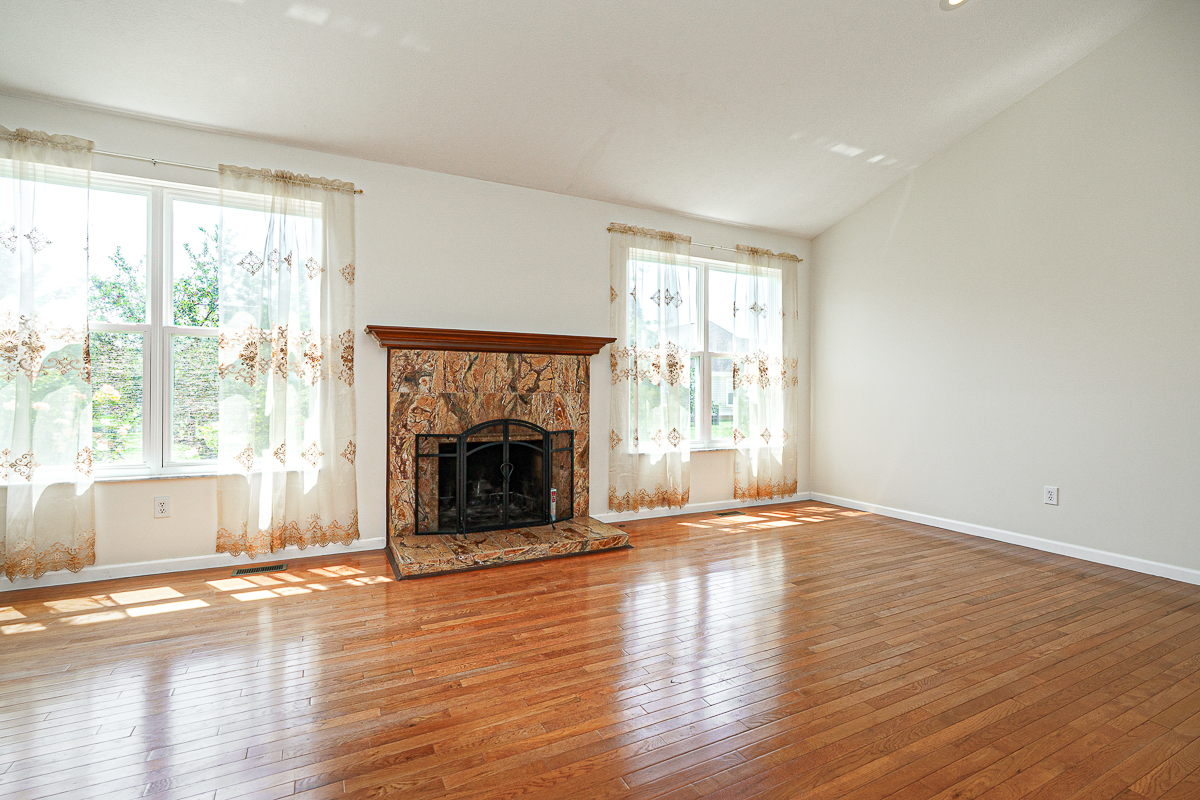 6177 Woodsview Way-23