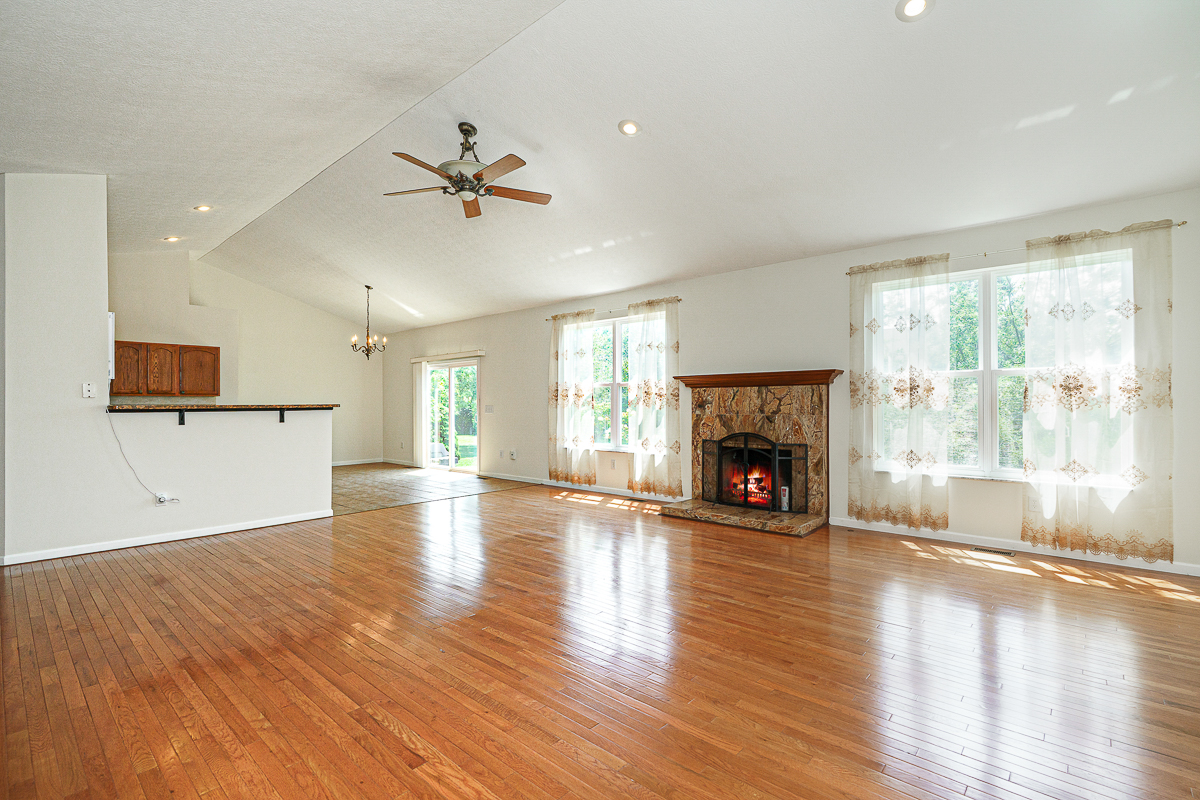 6177 Woodsview Way-26