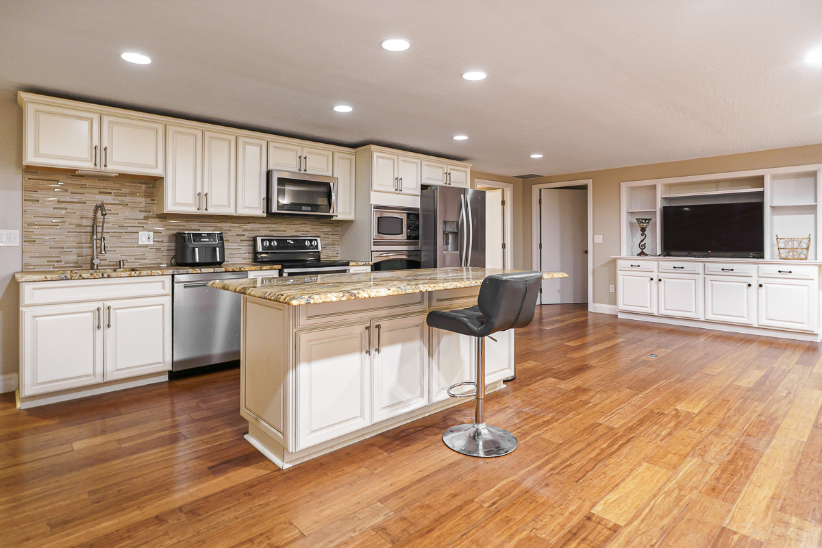 630 Woods Hollow Ln-29