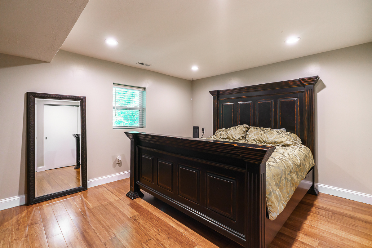 630 Woods Hollow Ln-33