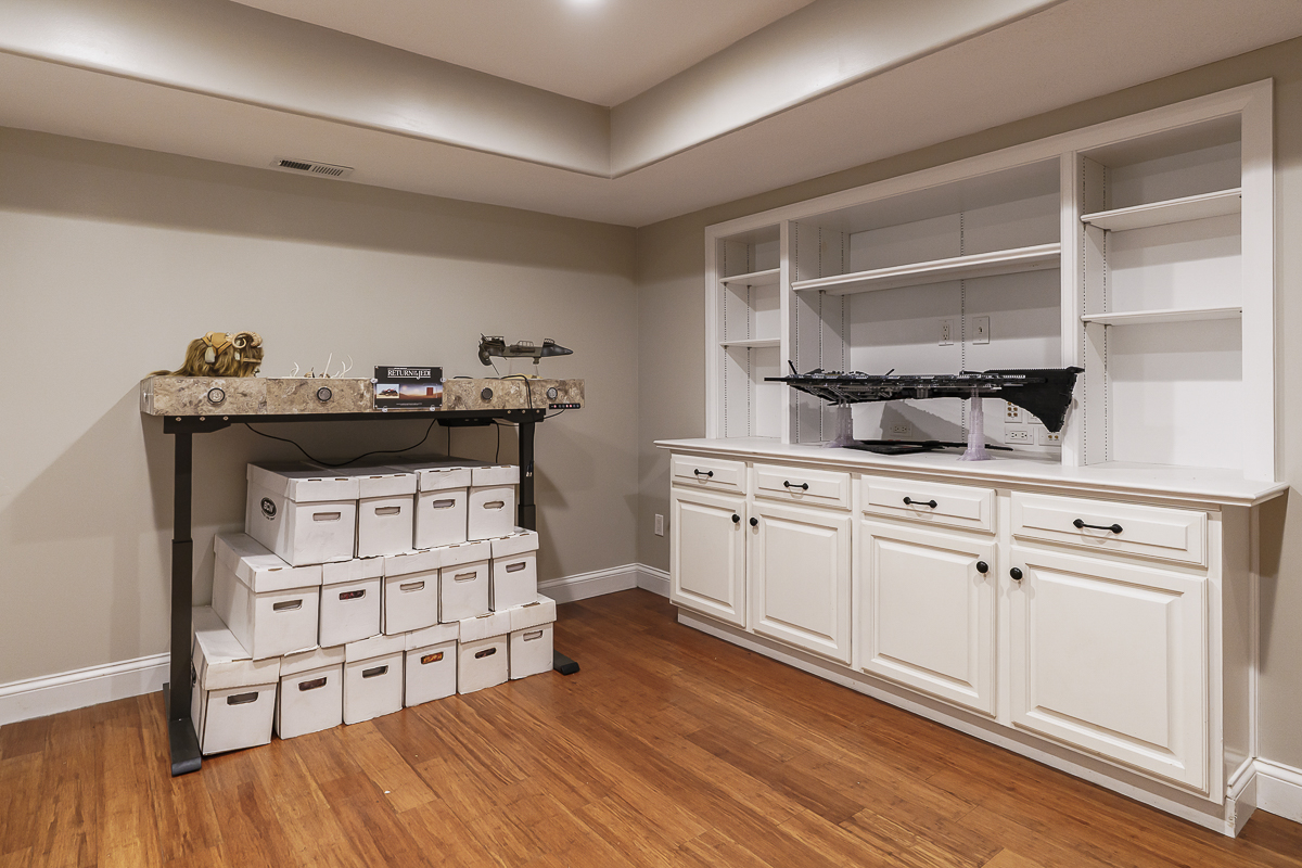 630 Woods Hollow Ln-35