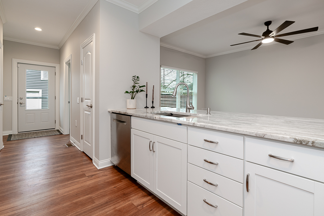 632 e Whittier St-14