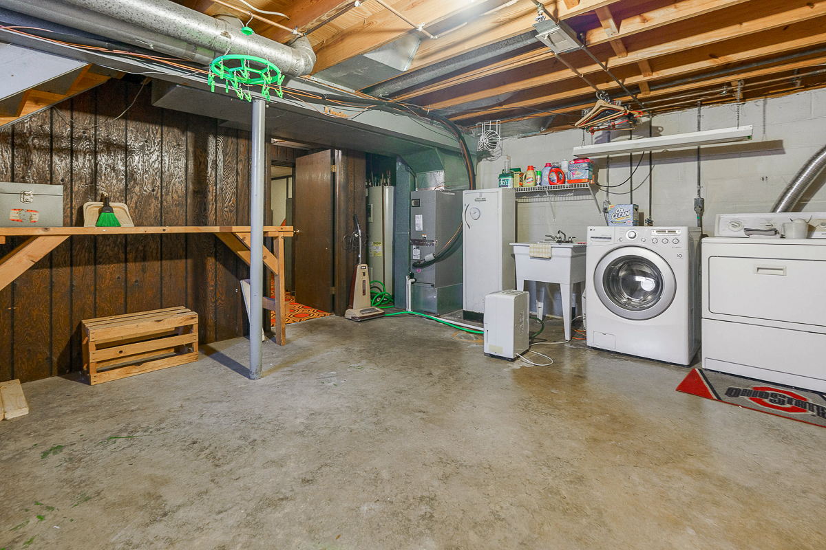 6357 New London Dr-25