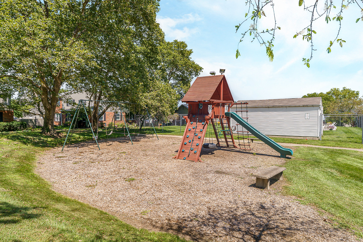 6357 New London Dr-37