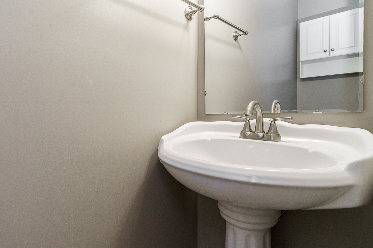 6496 Hearthstone Ave-23