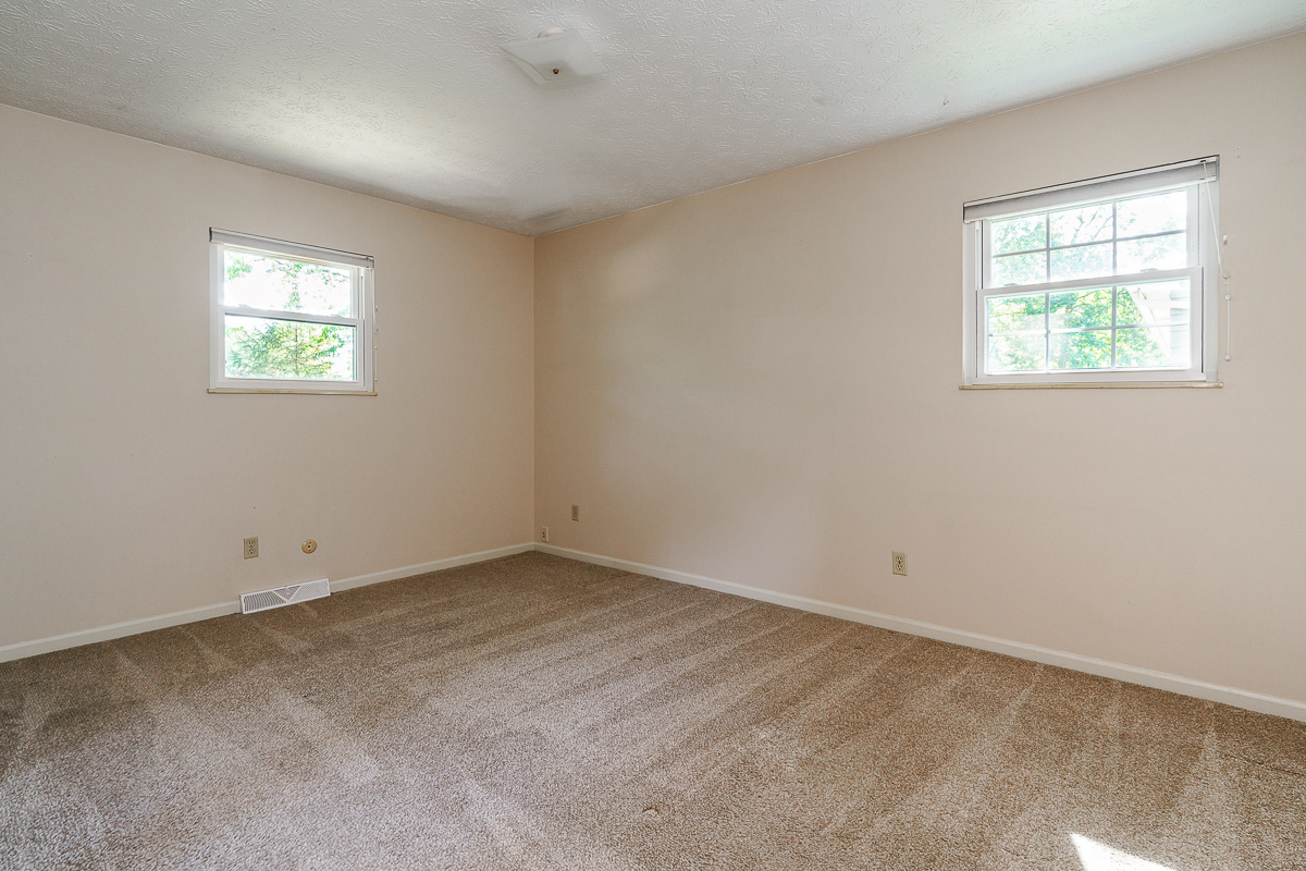 6496 Hearthstone Ave-25