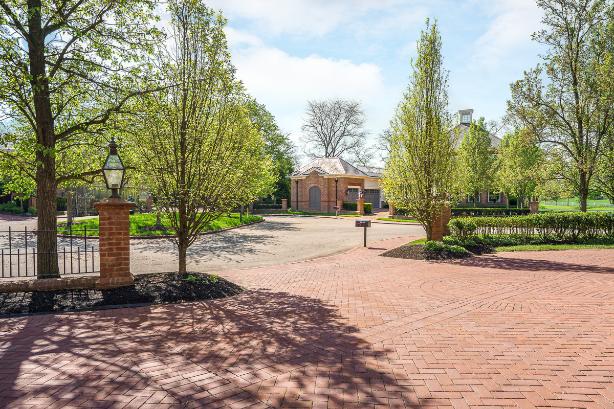 6940 Clivdon Mews-6