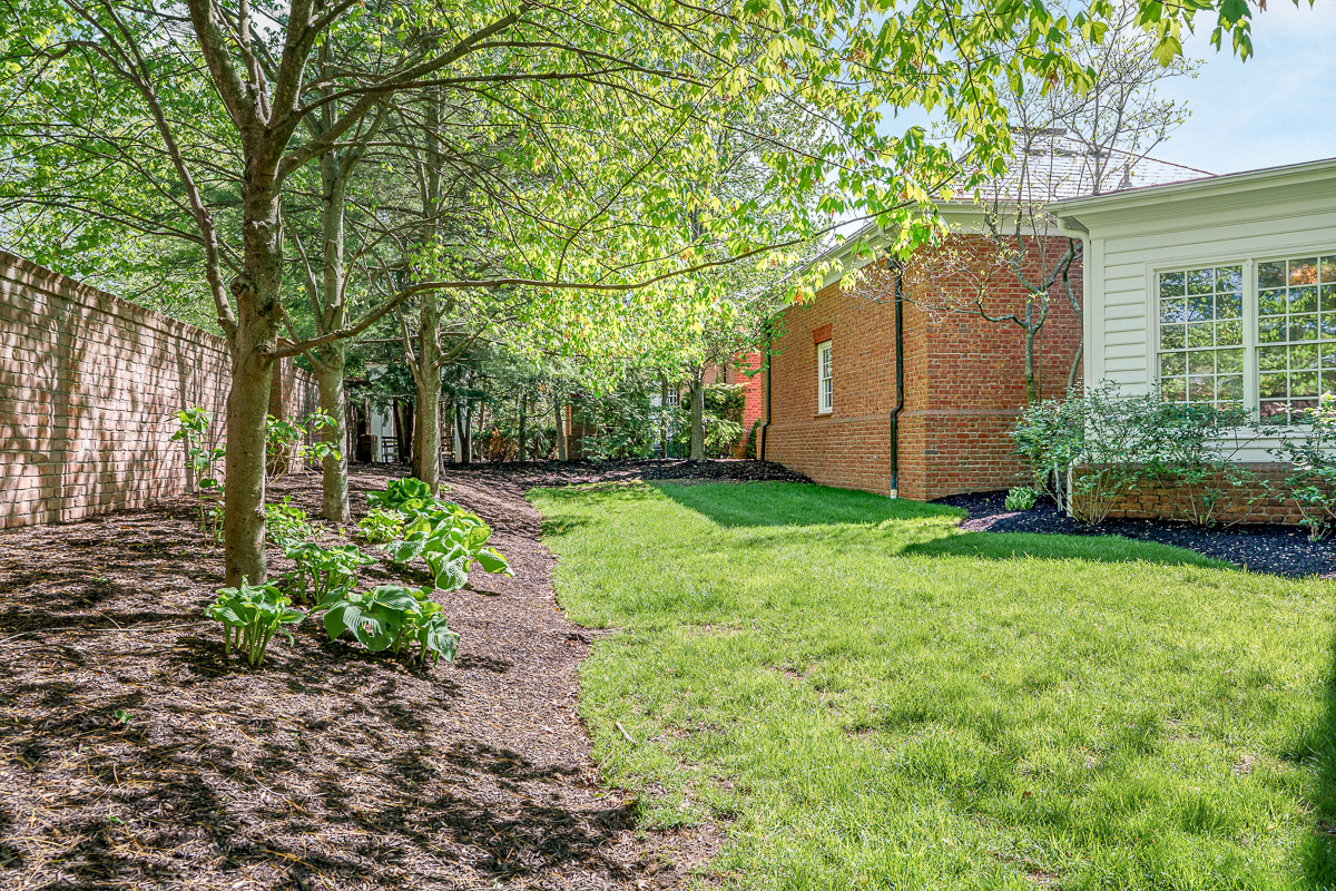 6940 Clivdon Mews-8
