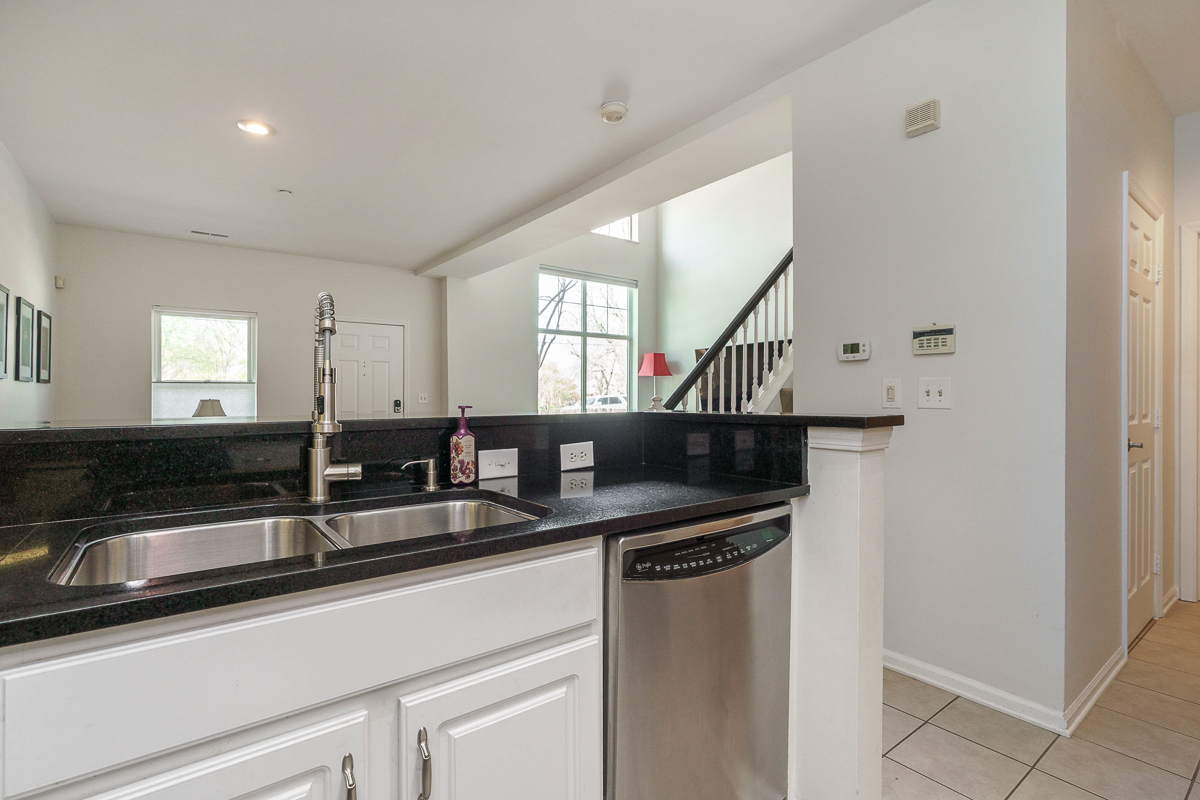 704 Park St-24