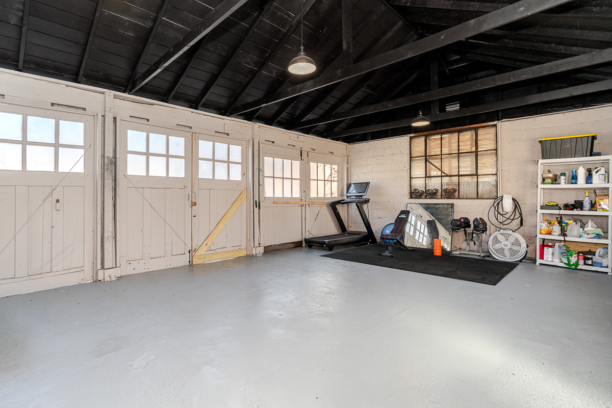 707 s 6th St-11