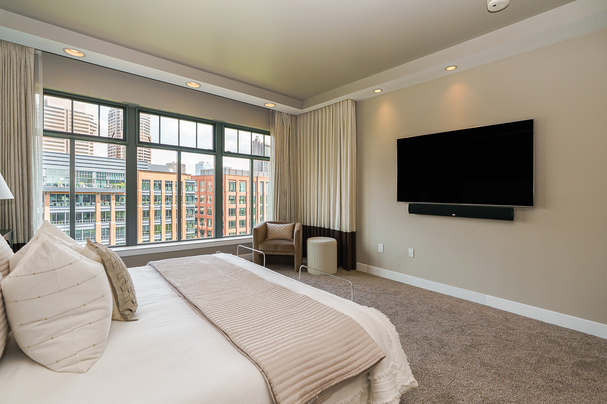 250 Daniel Burnham Sq #707-39