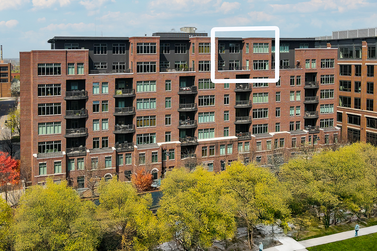 250 Daniel Burnham Sq #707-4