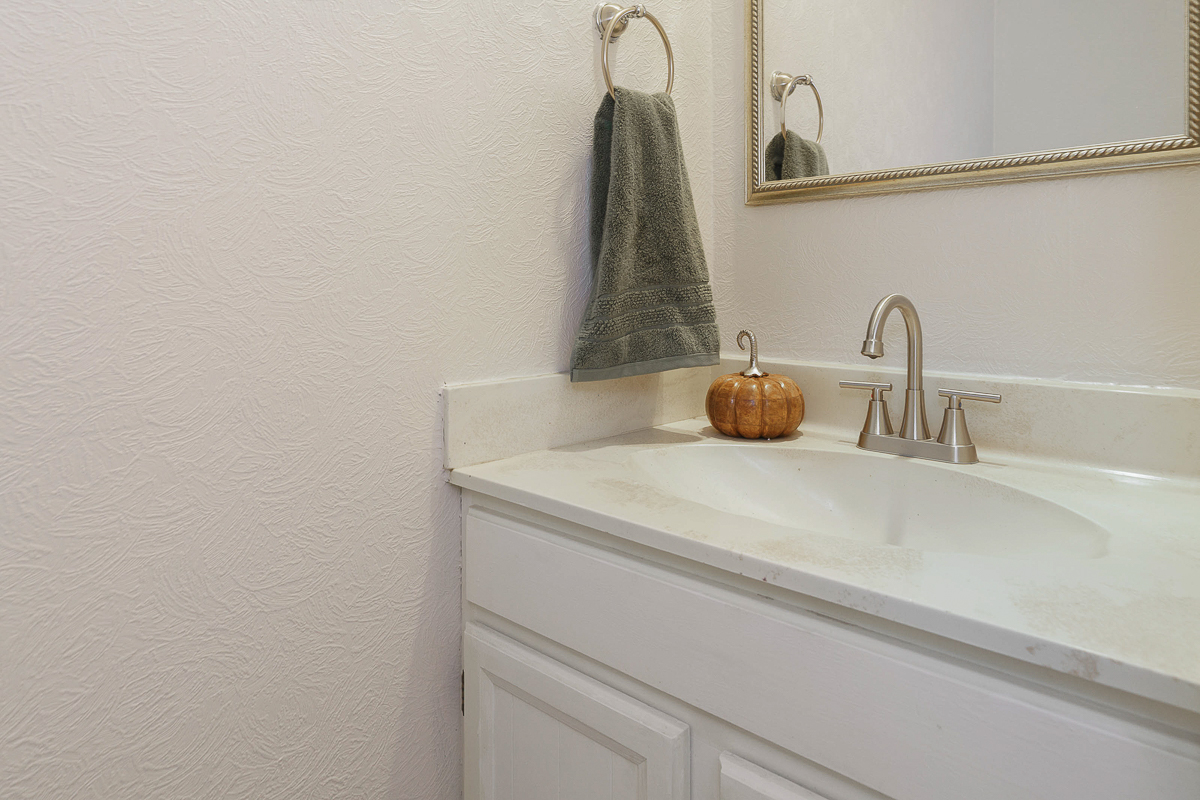 7439 Saunderlane Rd-30