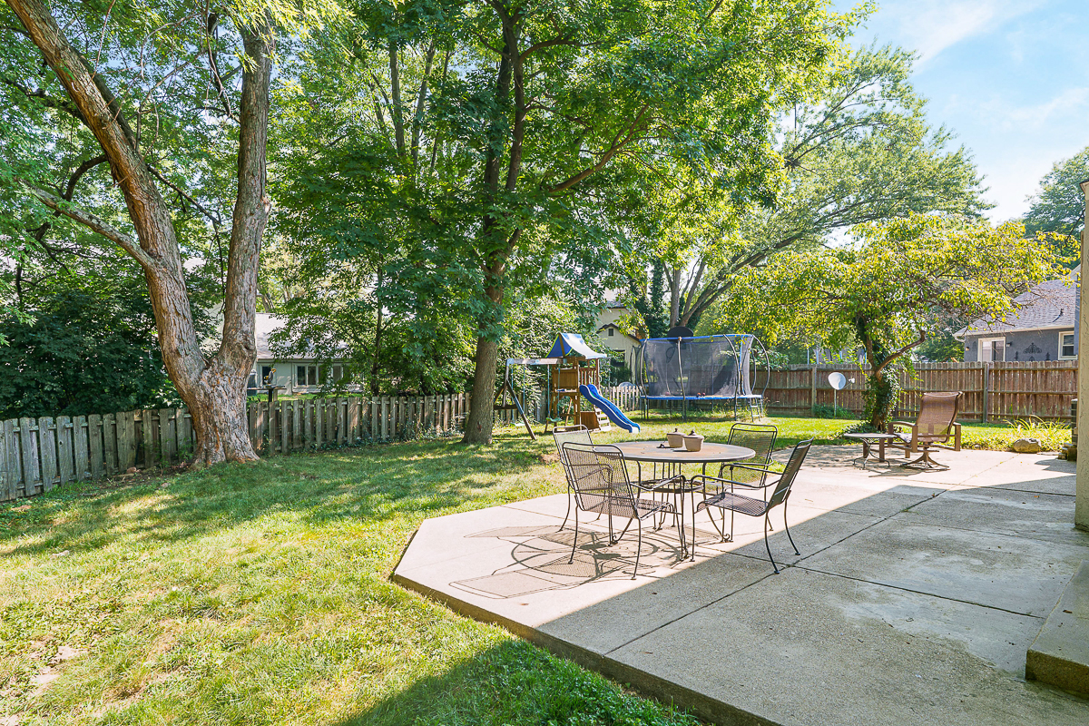 7439 Saunderlane Rd-7