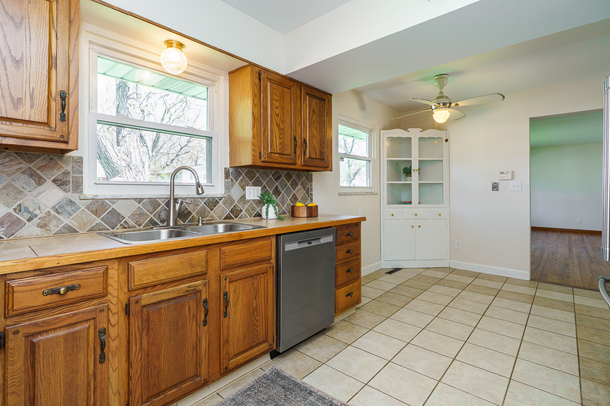 751 Latham Ct-19