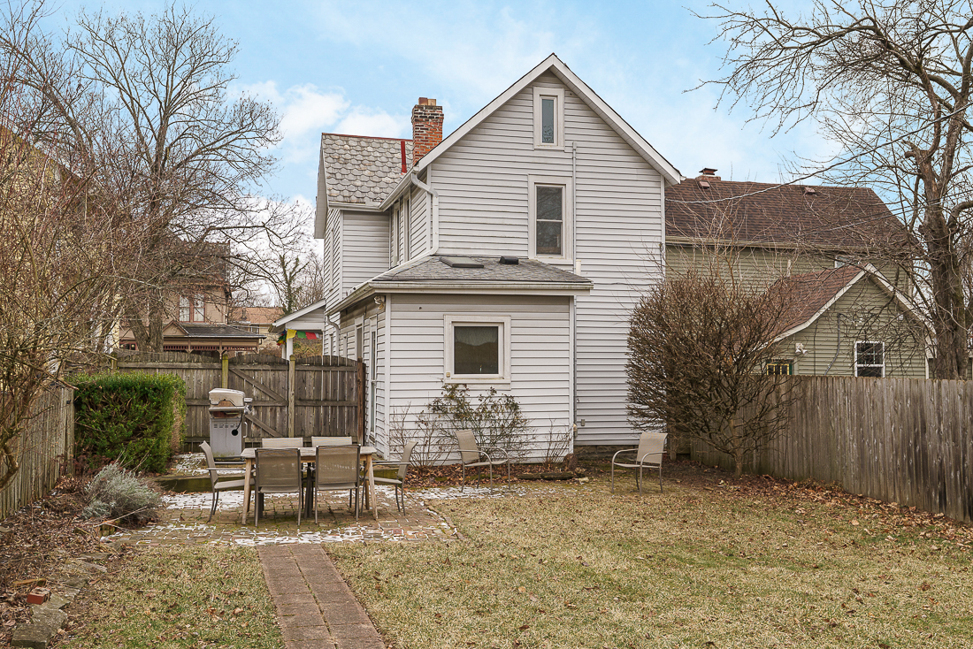 76 e Lakeview Ave-17