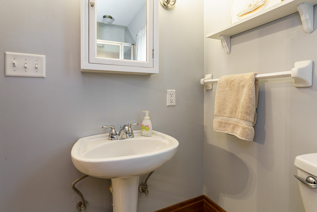 76 e Lakeview Ave-30