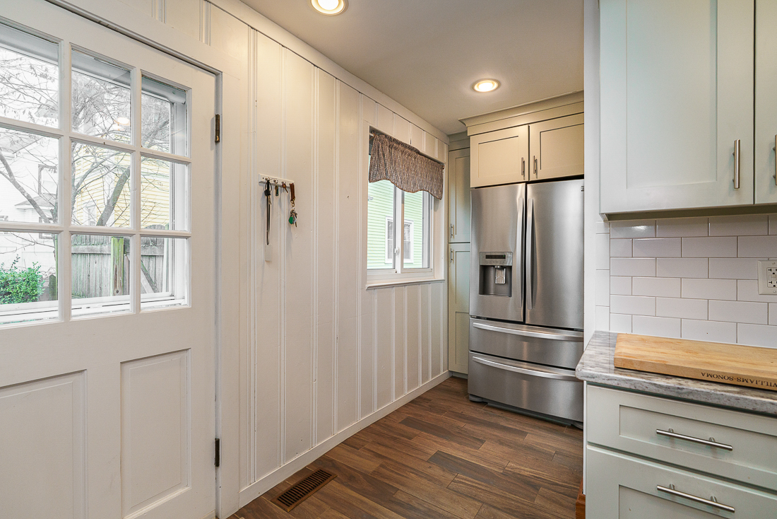 76 e Lakeview Ave-36