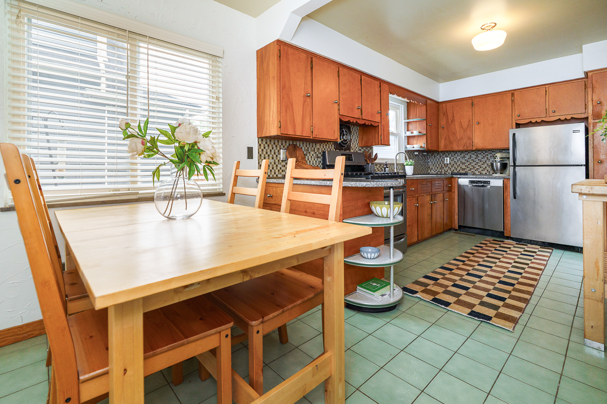 799 Montrose Ave-21