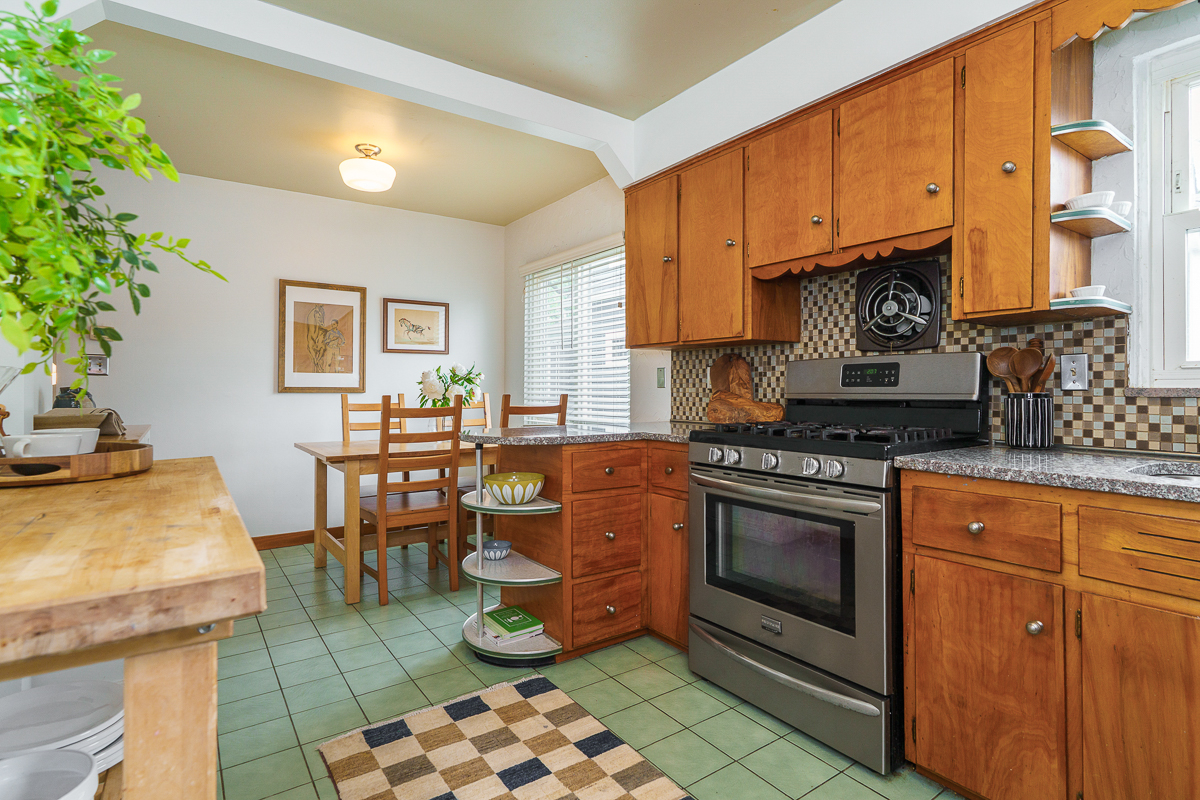 799 Montrose Ave-24