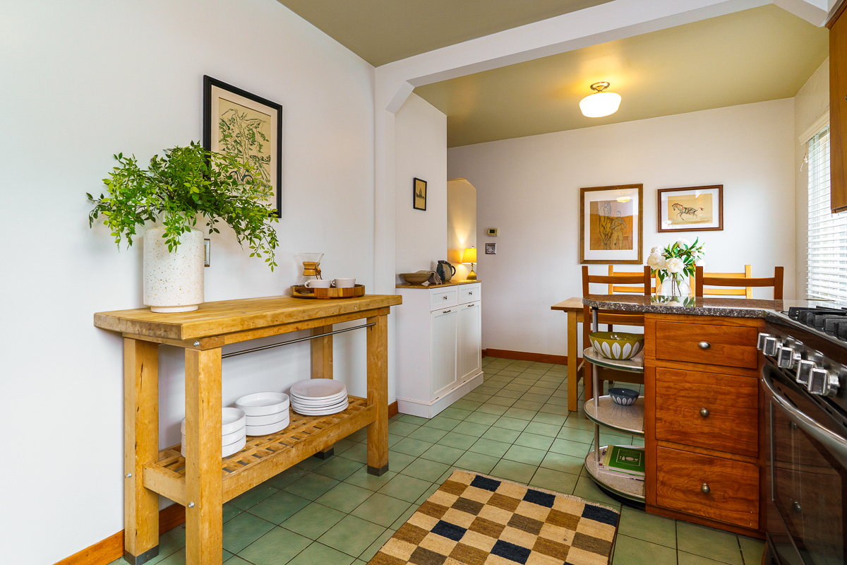 799 Montrose Ave-25