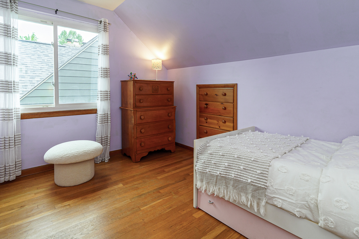 799 Montrose Ave-35