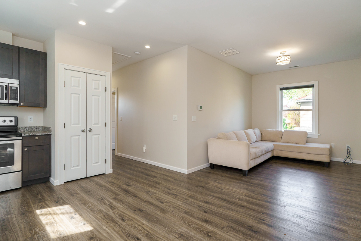 834 Hamlet St-11