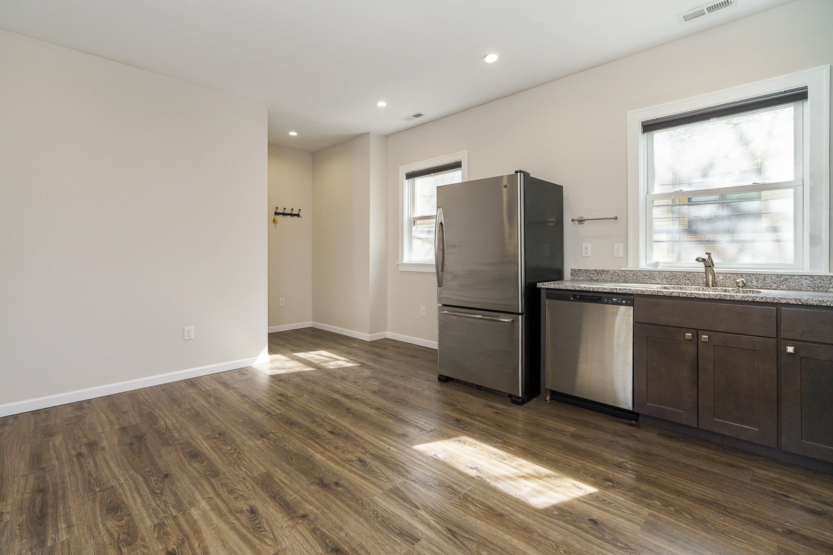 834 Hamlet St-14