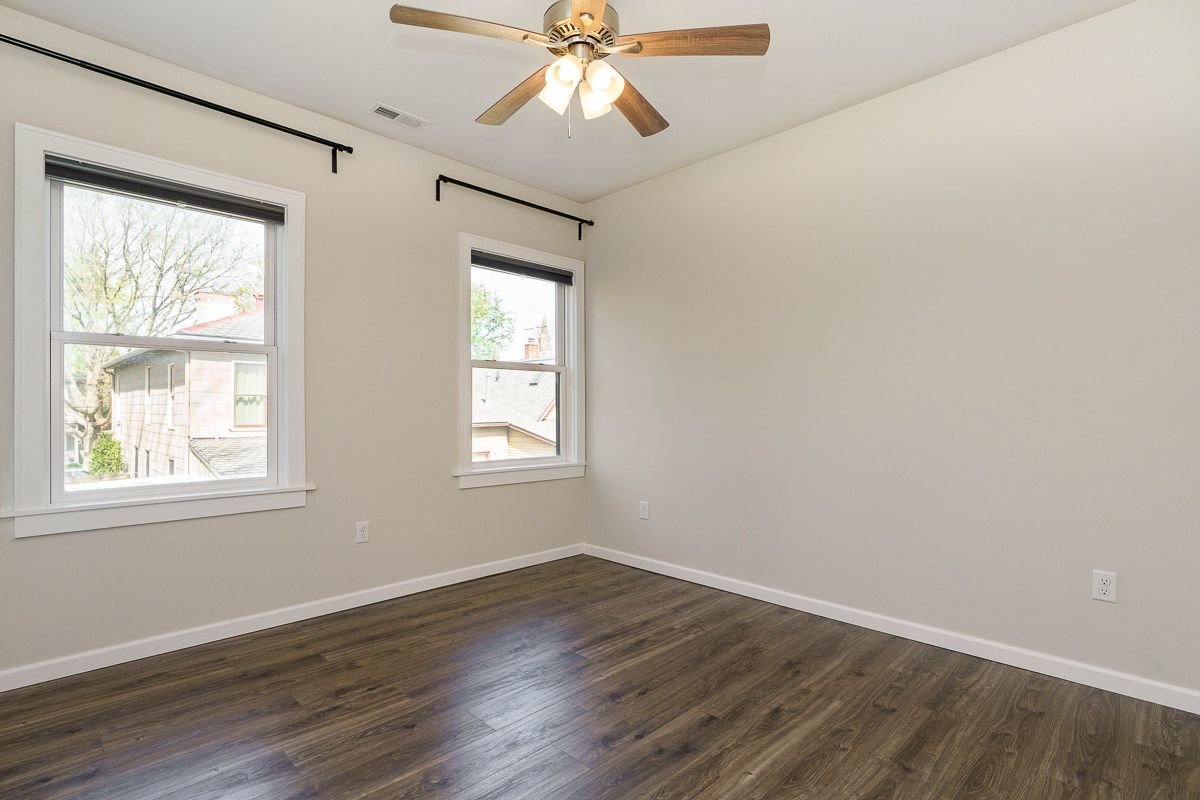 834 Hamlet St-16