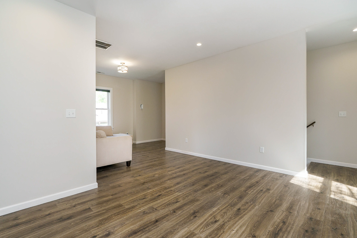 834 Hamlet St-18
