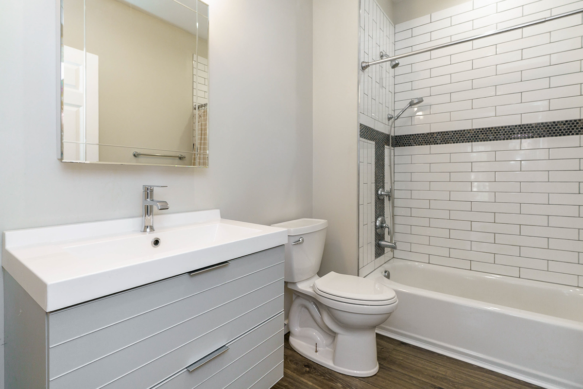 834 Hamlet St-20