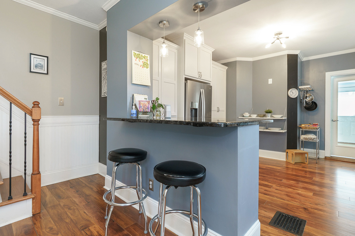 834 Hamlet St-27