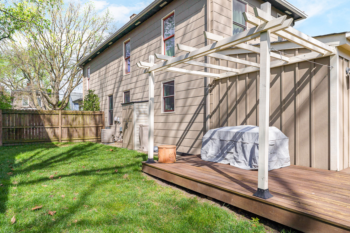 834 Hamlet St-3