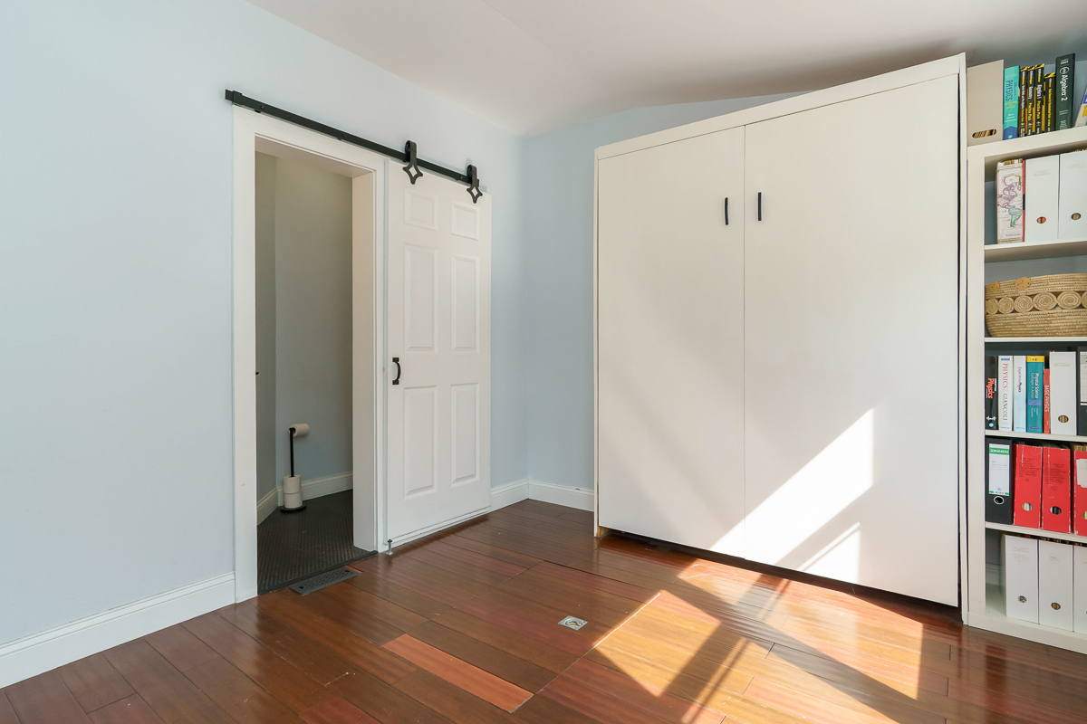 834 Hamlet St-36